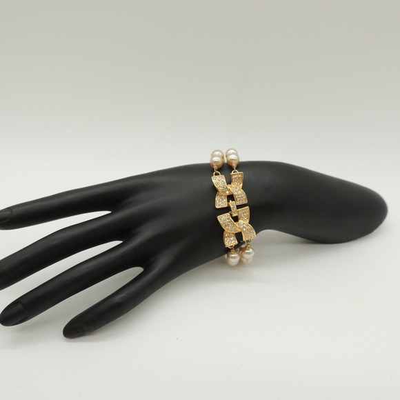 Vintage KJL Double Strand Pearl Bracelet with Goldtone Rhinestone Bow Clasp - Picture 6 of 9
